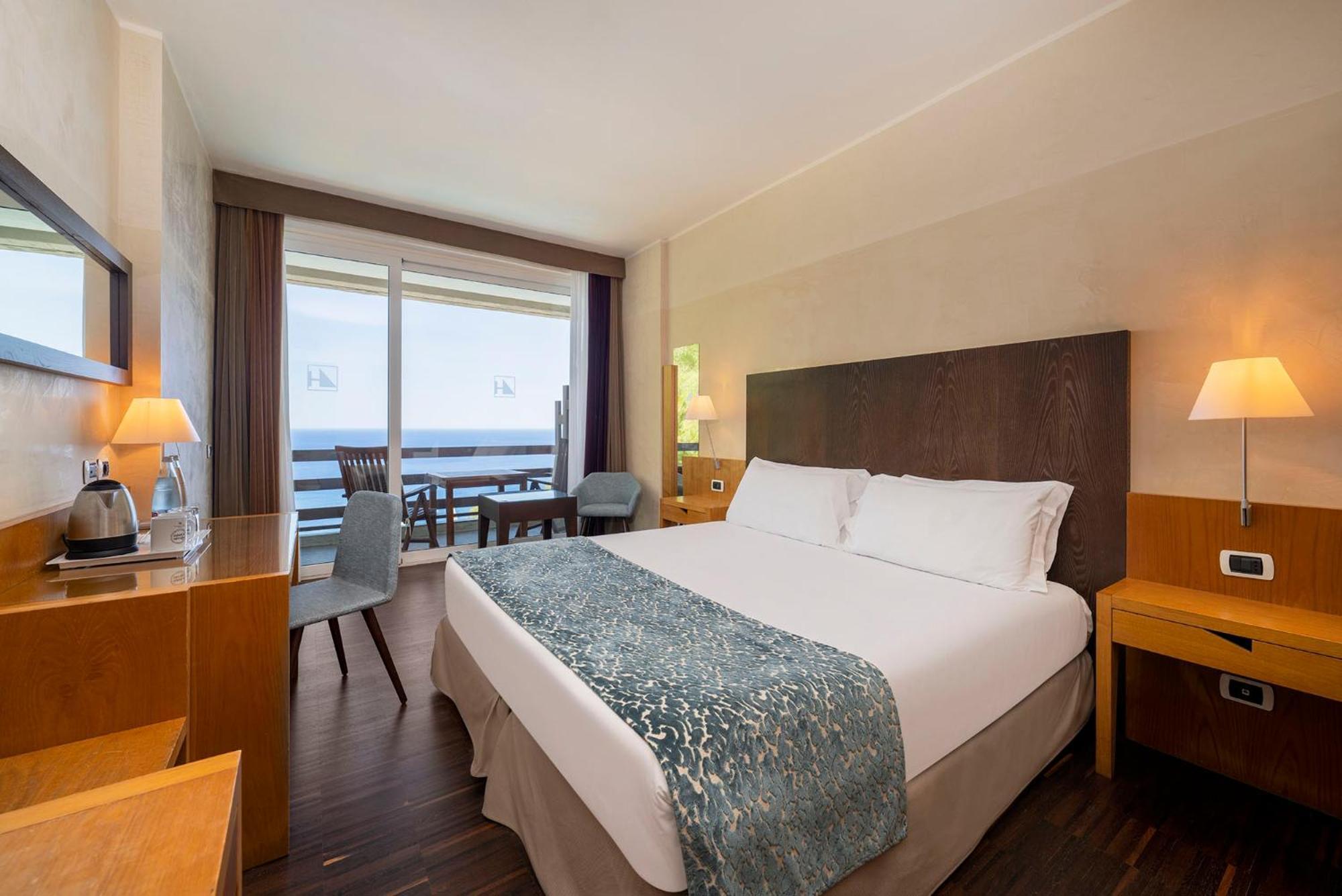 Double or Twin Room Premium Sea View,1706782326:JPEG